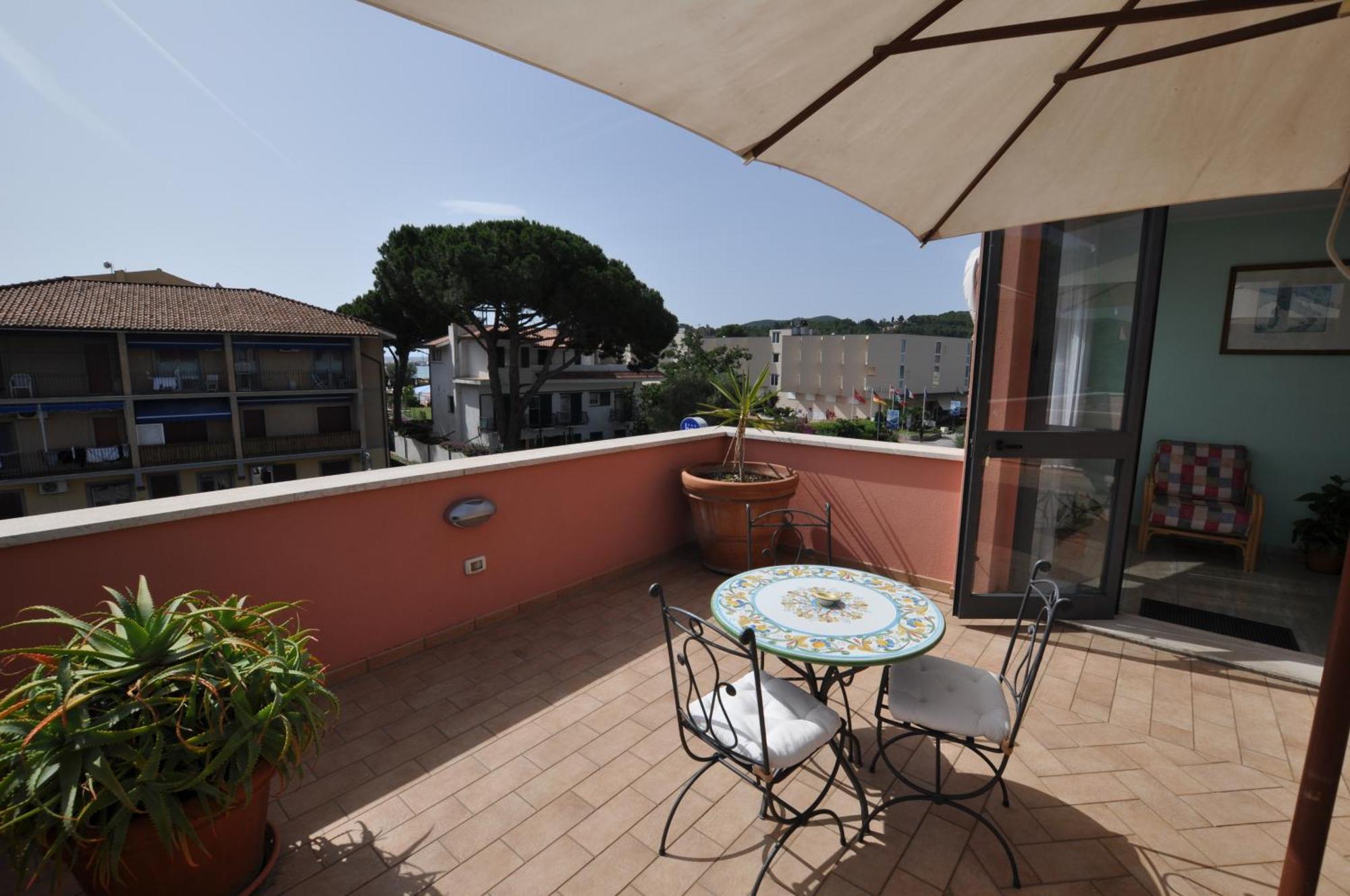Hotel Mistral Marina di Campo Eksteriør billede
