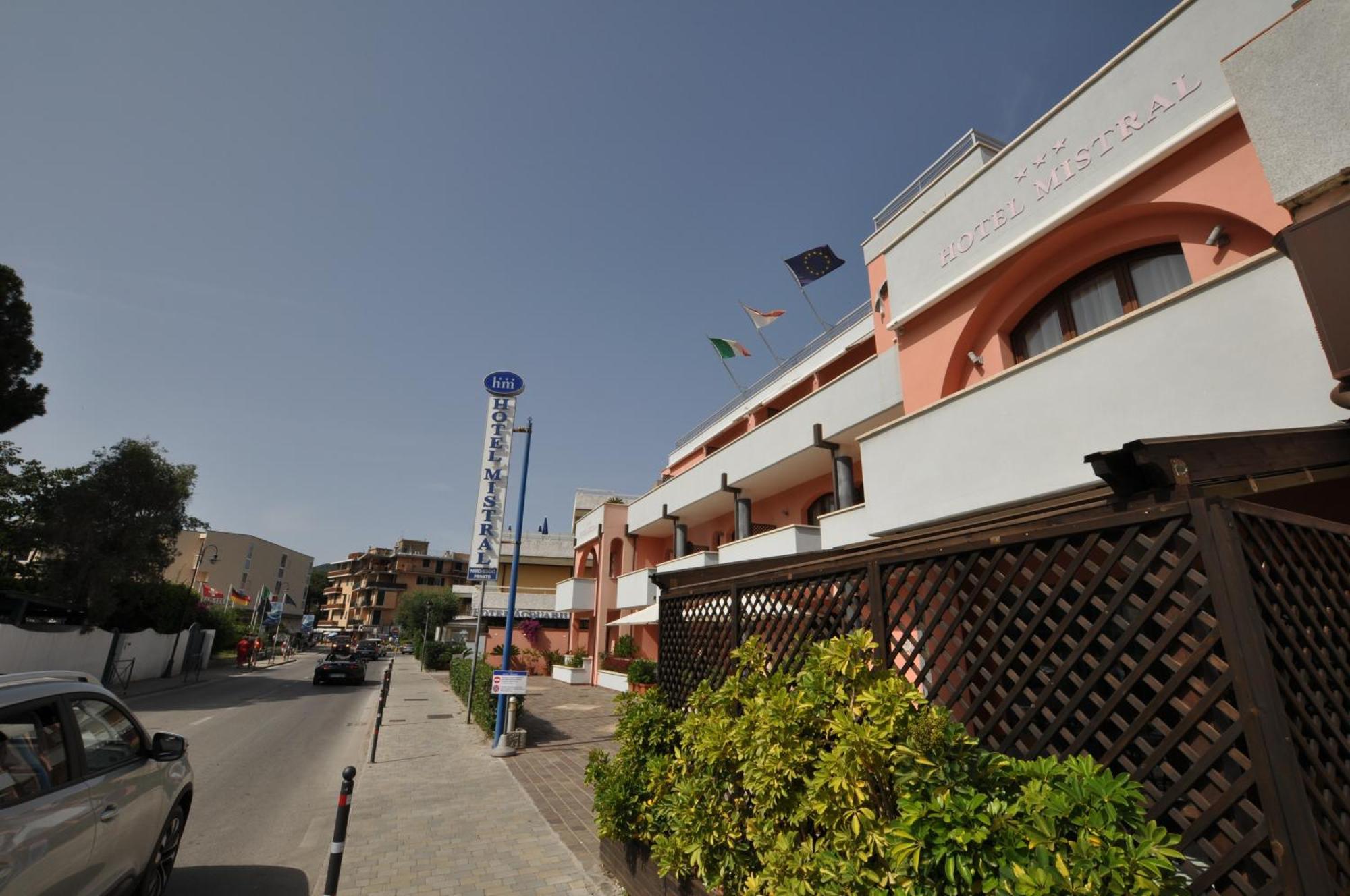 Hotel Mistral Marina di Campo Eksteriør billede