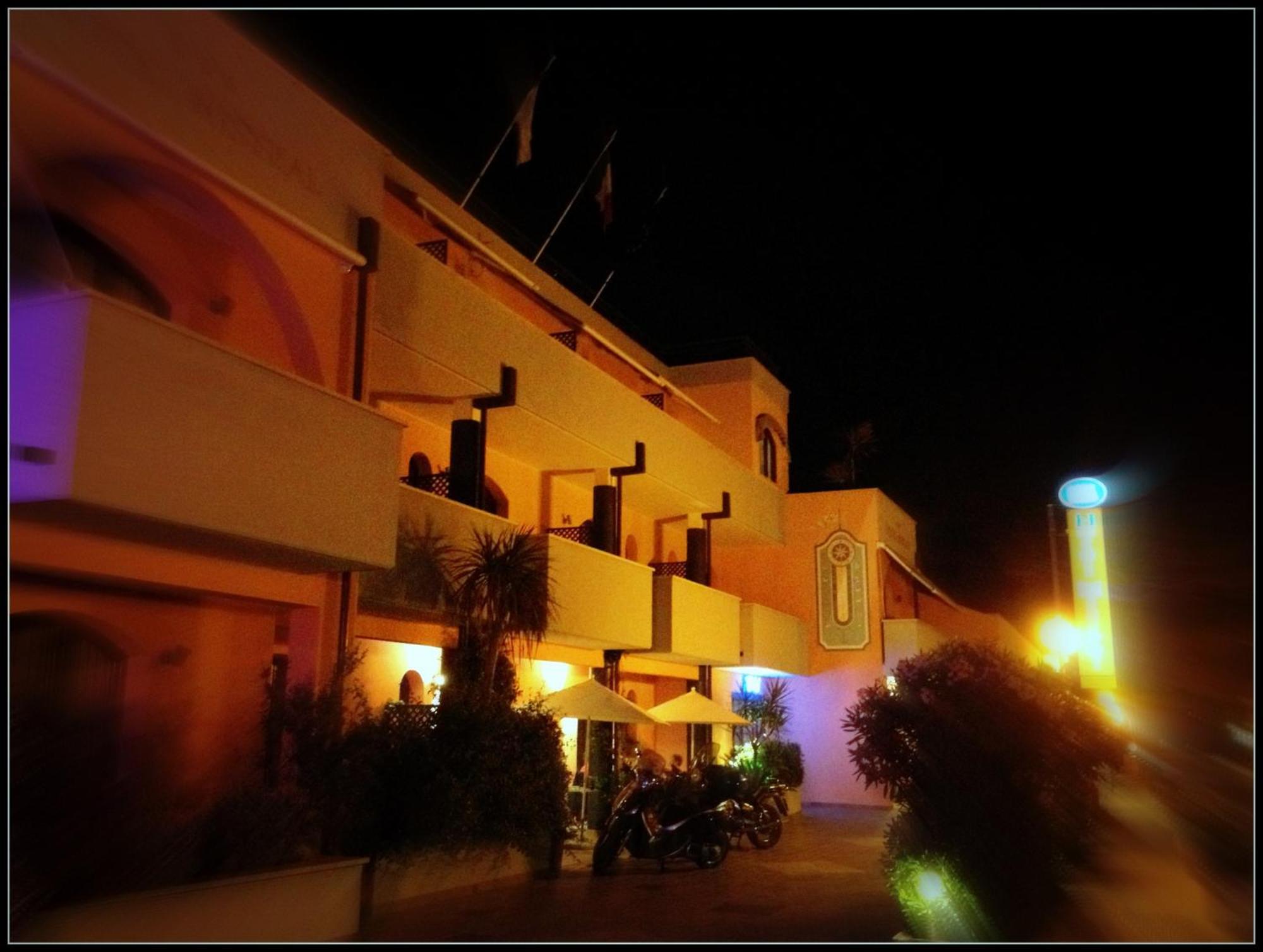 Hotel Mistral Marina di Campo Eksteriør billede