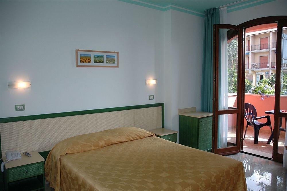 Hotel Mistral Marina di Campo Eksteriør billede