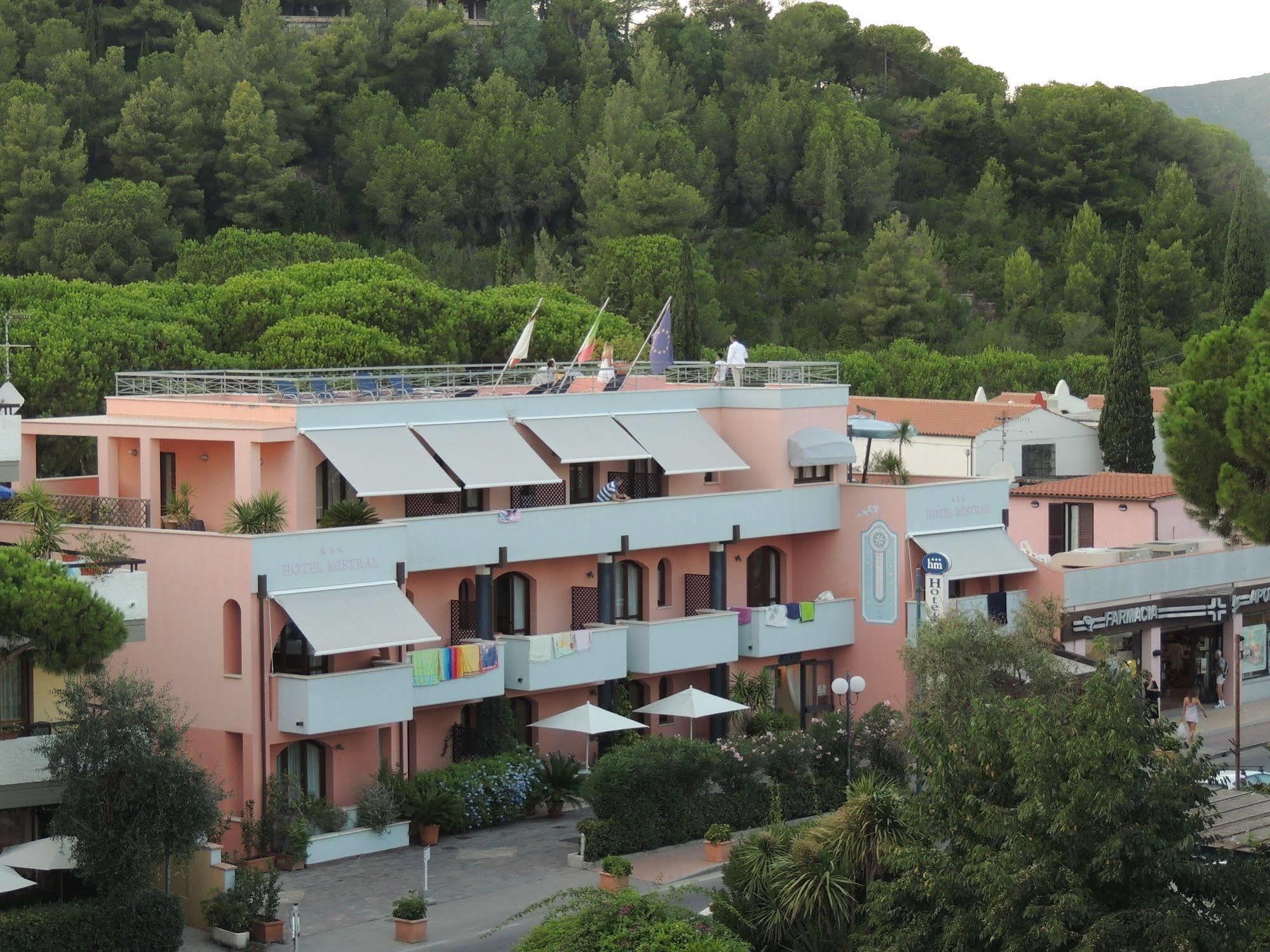 Hotel Mistral Marina di Campo Eksteriør billede