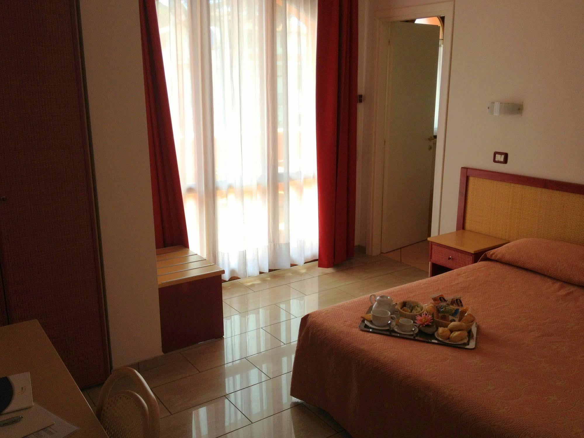 Hotel Mistral Marina di Campo Eksteriør billede