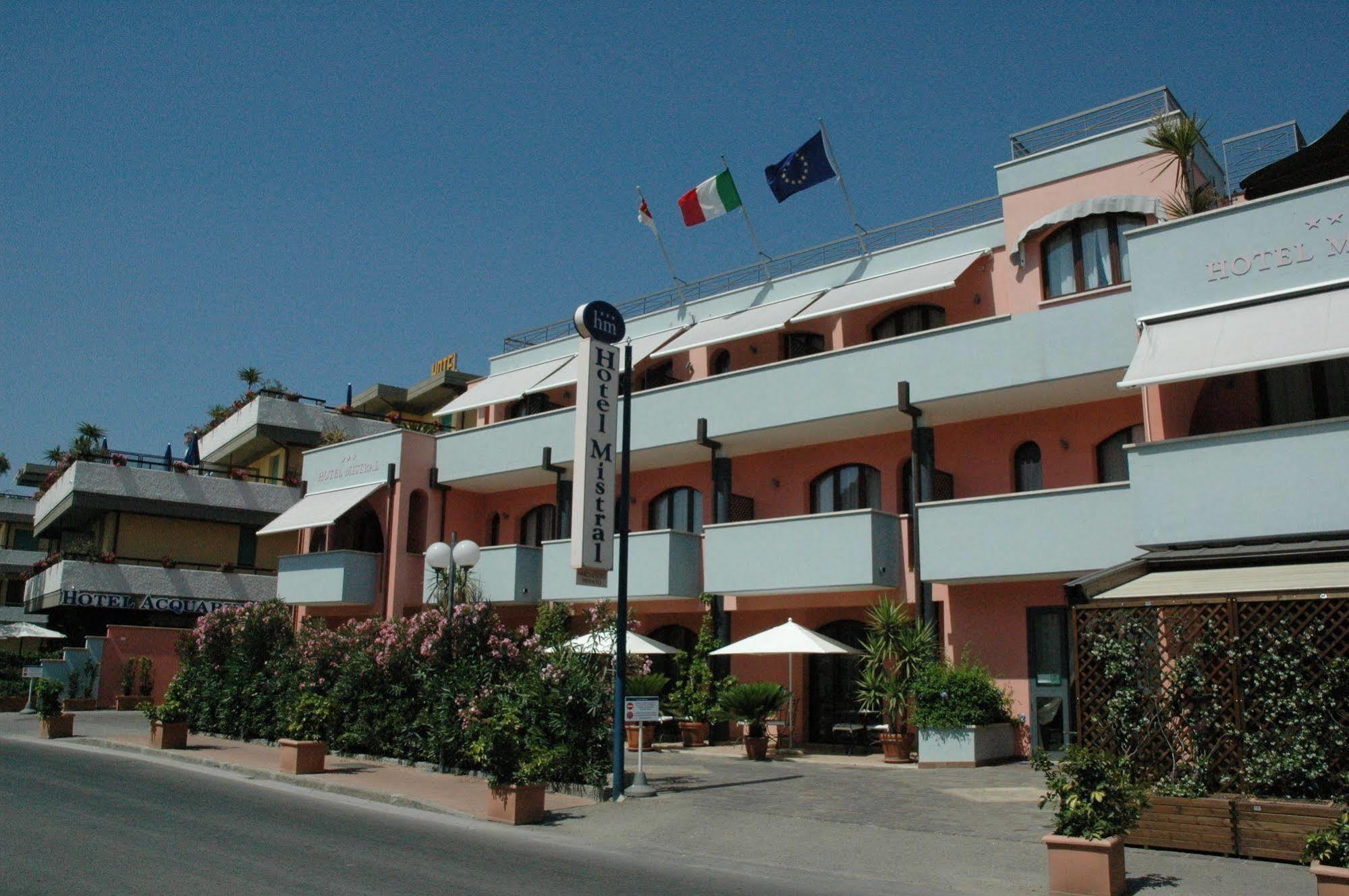Hotel Mistral Marina di Campo Eksteriør billede