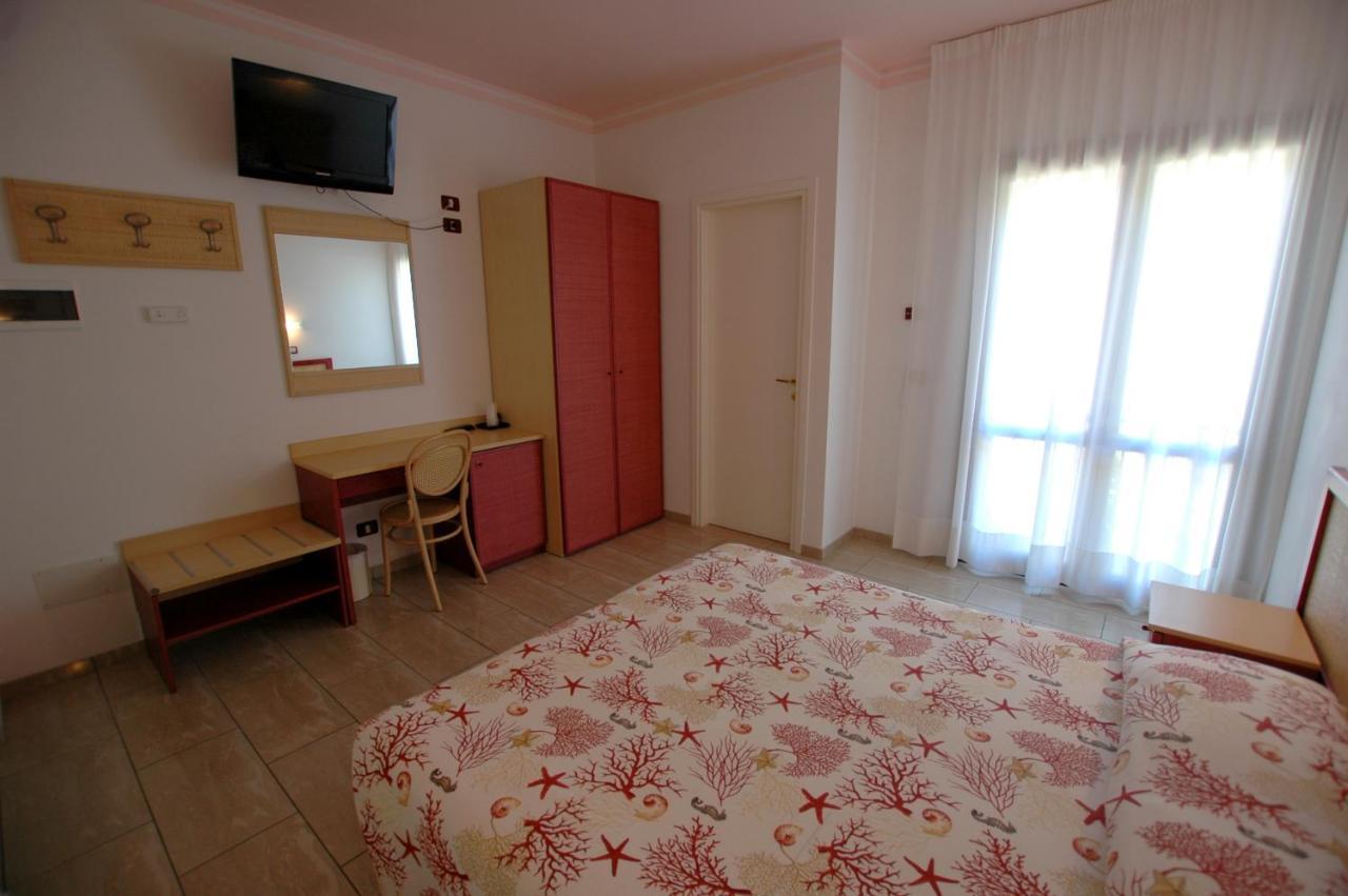 Hotel Mistral Marina di Campo Eksteriør billede