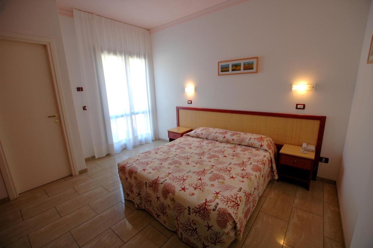Hotel Mistral Marina di Campo Eksteriør billede